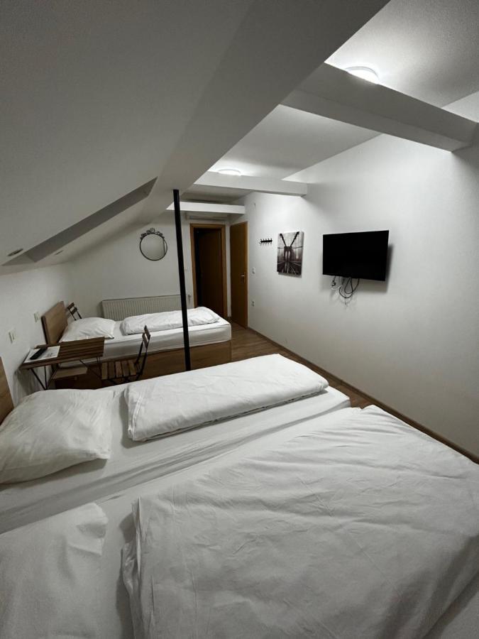 Sobe Zimmer Frei Pozega Exterior photo